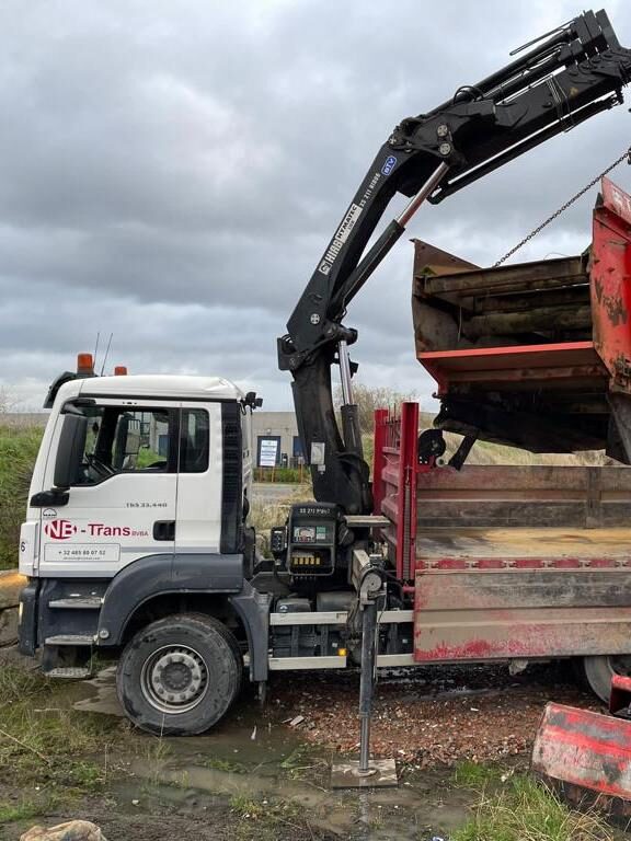 Kraanwagers met rolcontainer